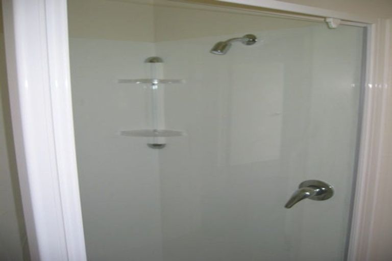 Photo of property in 3/100 Salamanca Road, Sunnynook, Auckland, 0620