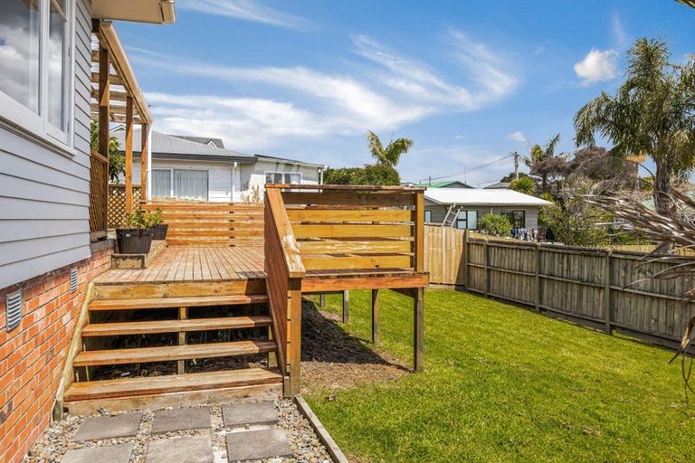 Photo of property in 2/269a Great North Road, Henderson, Auckland, 0612