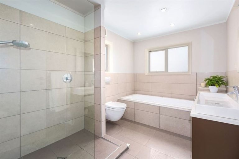 Photo of property in 18 Airlie Road, Plimmerton, Porirua, 5026