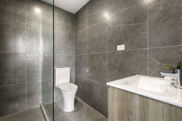 Photo of property in 2/19 Windlass Street, Long Bay, Auckland, 0630