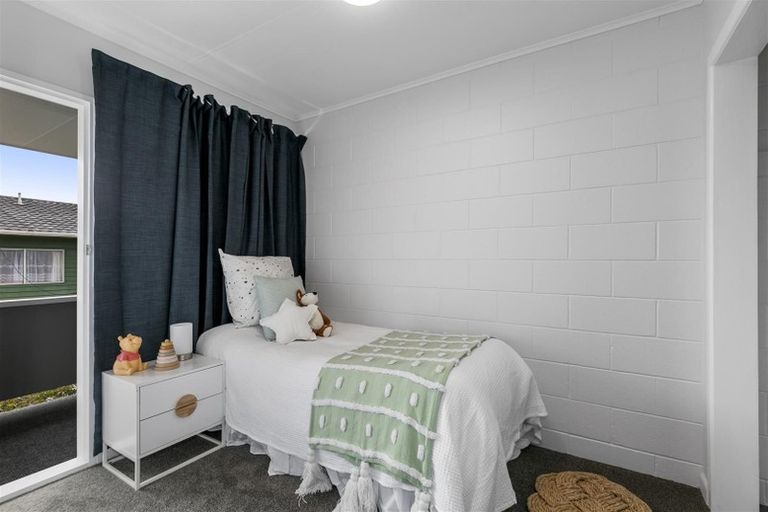 Photo of property in 2/100 Martin Street, Wallaceville, Upper Hutt, 5018