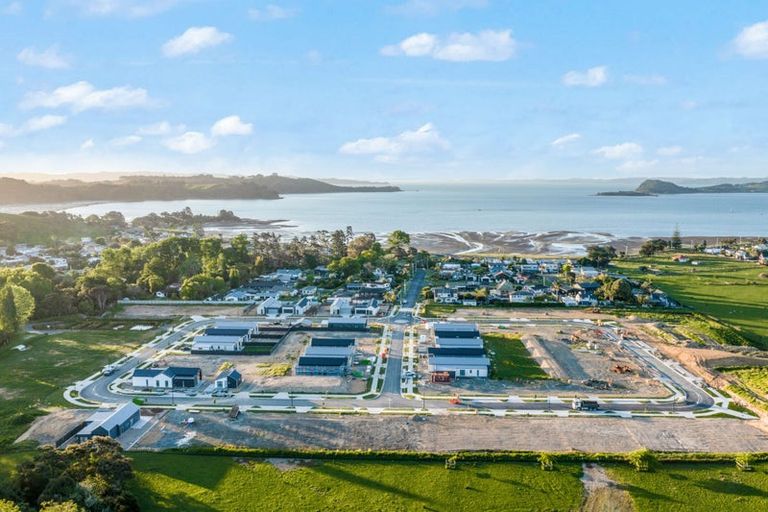 Photo of property in 1 Lamont Place, Waikanae, 5036