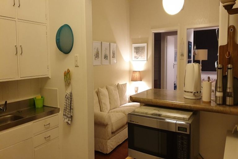 Photo of property in 2 Craig Road, Milford, Auckland, 0620