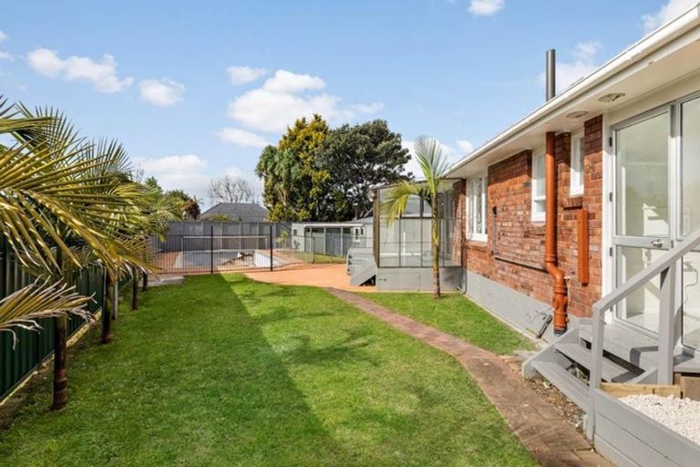 Photo of property in 31 London Street, Te Atatu Peninsula, Auckland, 0610