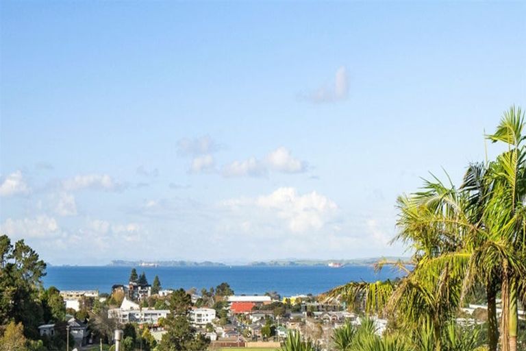 Photo of property in 10 Robin Lane, Browns Bay, Auckland, 0630