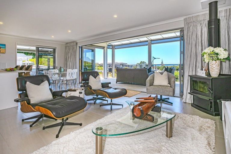 Photo of property in 18 Ross Place, Whiritoa, Whangamata, 3691