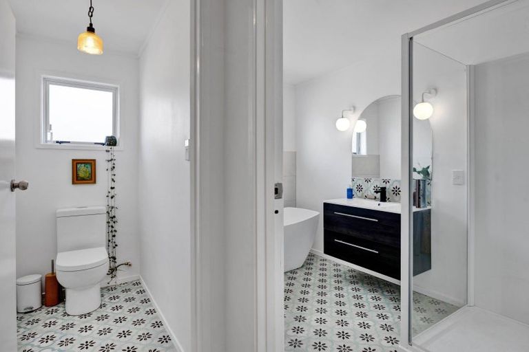 Photo of property in 8 Hussey Street, Oakura, 4314