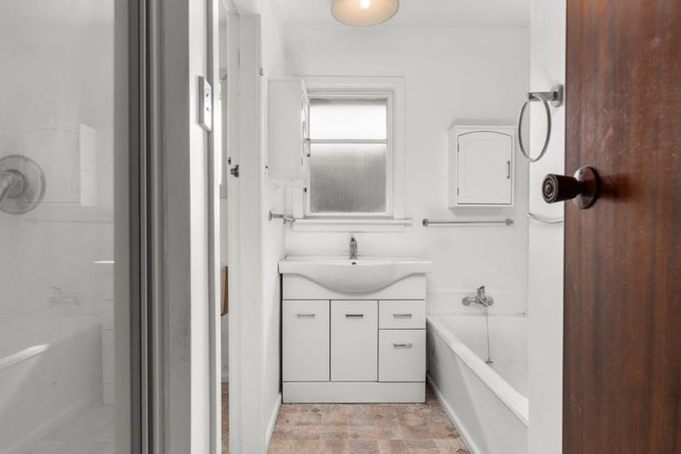 Photo of property in 10 Haslett Place, Upper Riccarton, Christchurch, 8041