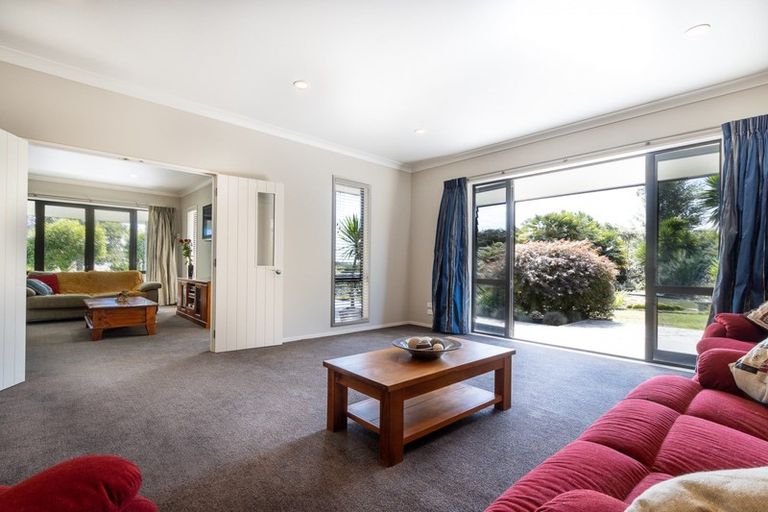 Photo of property in 104 Abergeldie Way, Cambridge, 3493