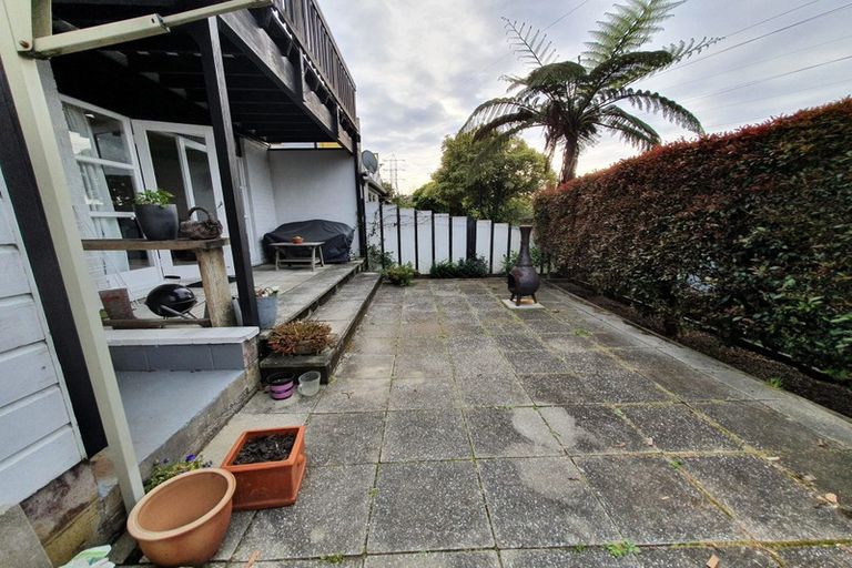 Photo of property in 2/36 Koromiko Street, New Lynn, Auckland, 0600