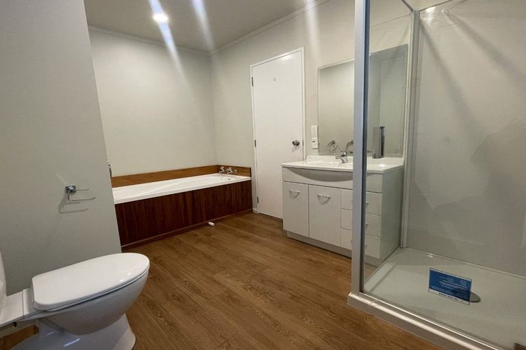 Photo of property in 17 Glanmire Road, Newlands, Wellington, 6037