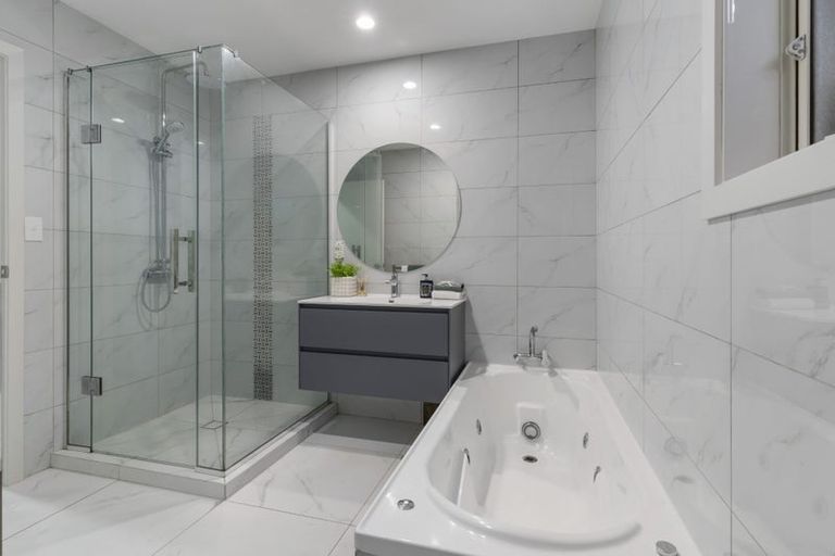 Photo of property in 2/20 Rambler Crescent, Beach Haven, Auckland, 0626