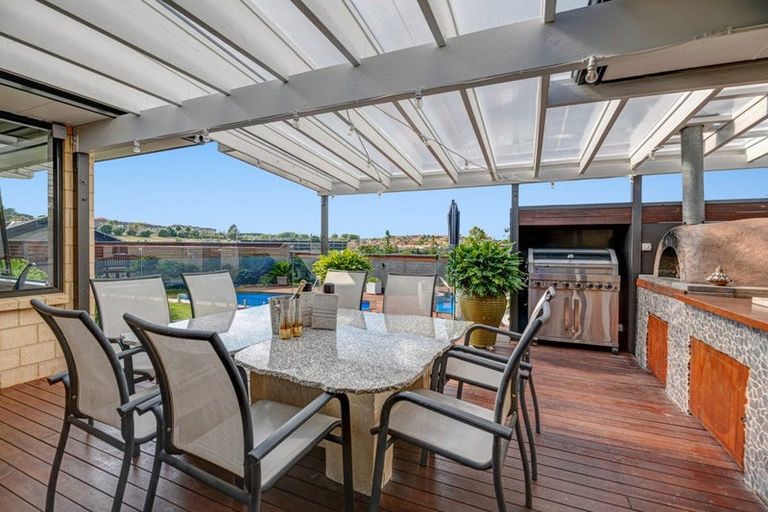 Photo of property in 8a Astrolabe Place, Gulf Harbour, Whangaparaoa, 0930