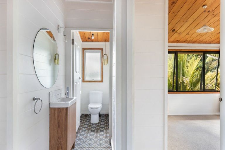 Photo of property in 13 Lindaver Grove, Merrilands, New Plymouth, 4312