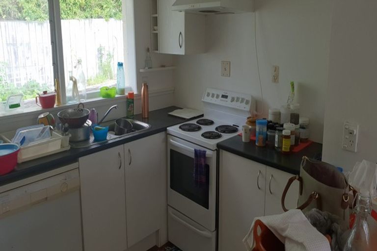 Photo of property in 3/2 Lansdowne Street, Bayswater, Auckland, 0622