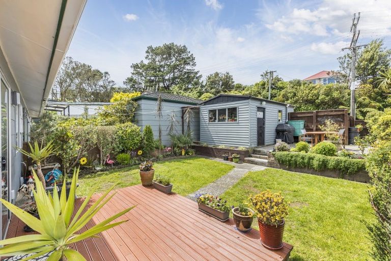 Photo of property in 1/40 Salford Street, Newlands, Wellington, 6037