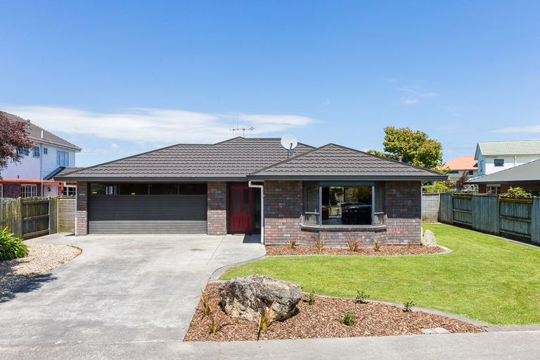 Photo of property in 11 Royal Oak Drive, Kelvin Grove, Palmerston North, 4414