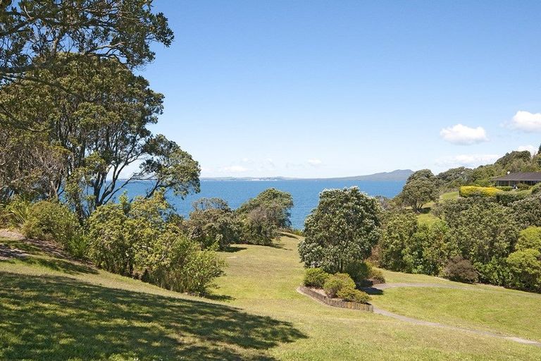 Photo of property in 1/59 Churchill Road, Murrays Bay, Auckland, 0630