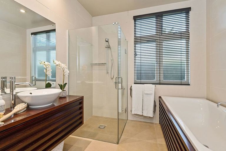 Photo of property in 20 Augusta Street, Redcliffs, Christchurch, 8081