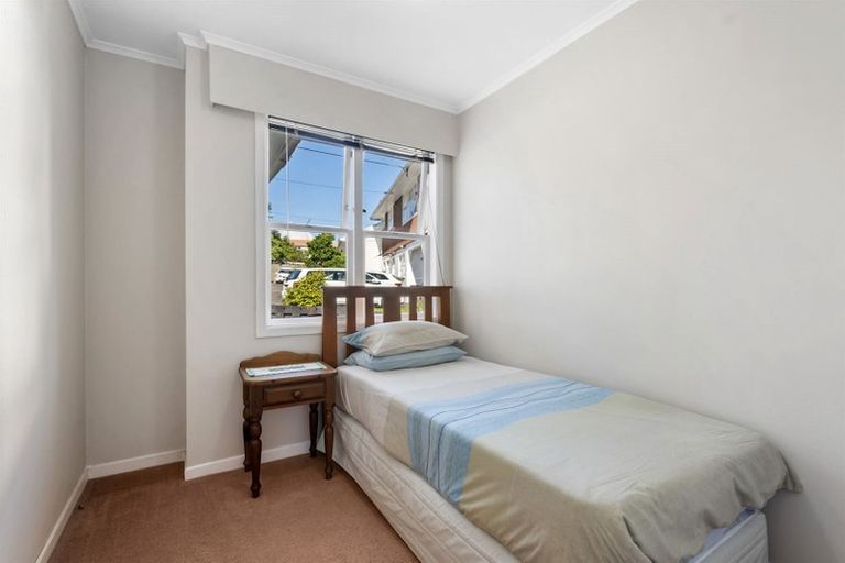 Photo of property in 10 Coronation Road, Glenfield, Auckland, 0627