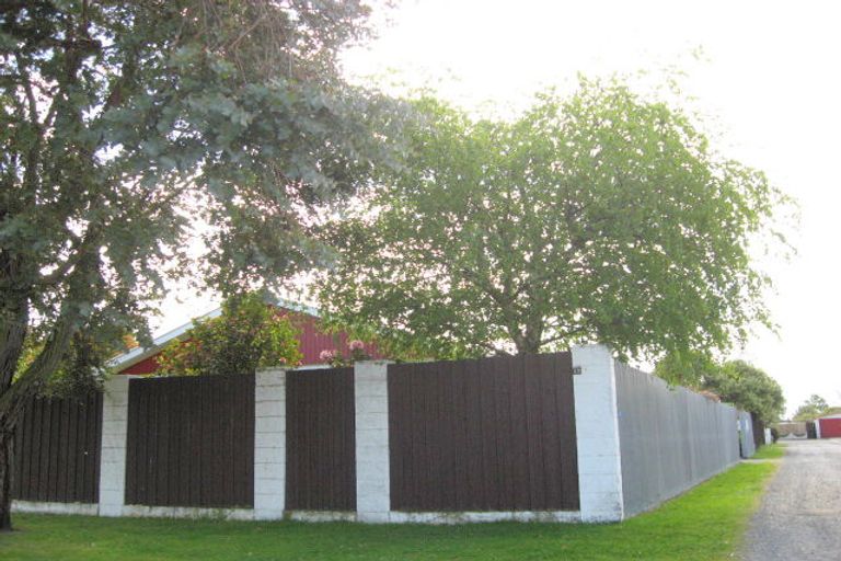 Photo of property in 18 Main North Road, Woodend, 7610