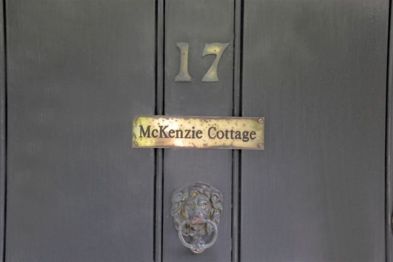 Photo of property in 17 Albert Road, Kelston, Auckland, 0602