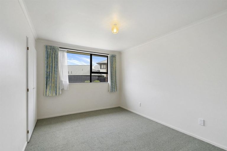 Photo of property in 2/27 Aberfoyle Place, Parklands, Christchurch, 8083
