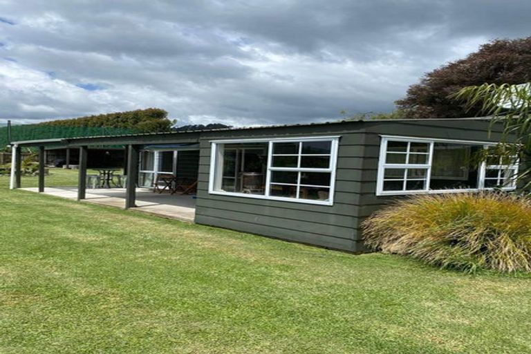 Photo of property in 10 Te Mara Place, Merrilands, New Plymouth, 4312