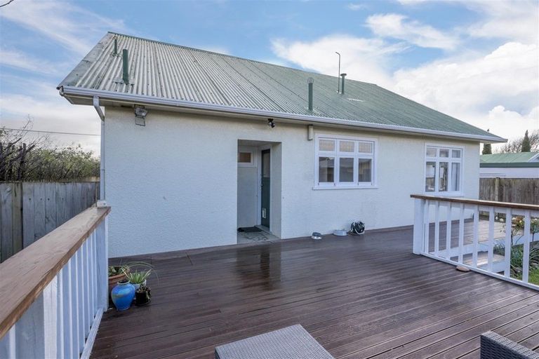 Photo of property in 6 Queenwood Road, Levin, 5510