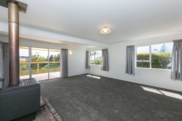 Photo of property in 16 Saint Ives Grove, Whalers Gate, New Plymouth, 4310