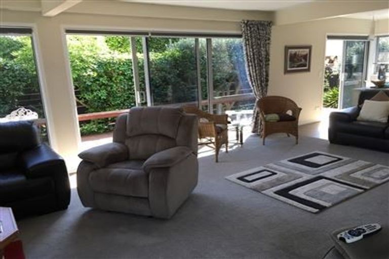 Photo of property in 25d Saltburn Road, Milford, Auckland, 0620