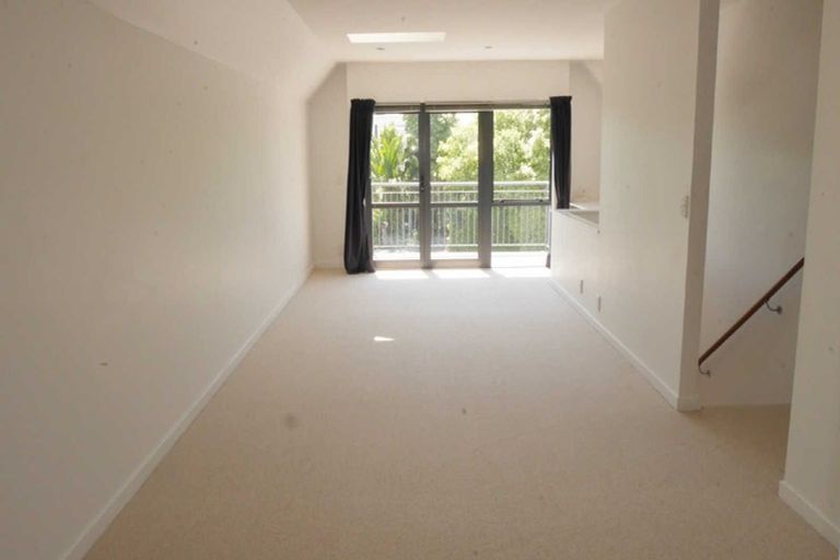 Photo of property in 7 Oakford Close, Riccarton, Christchurch, 8011