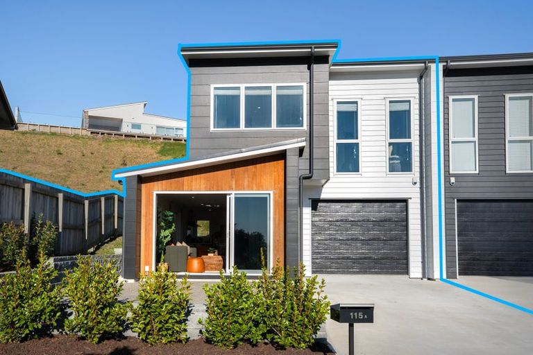 Photo of property in 115a Queen Charlotte Drive, Aotea, Porirua, 5024