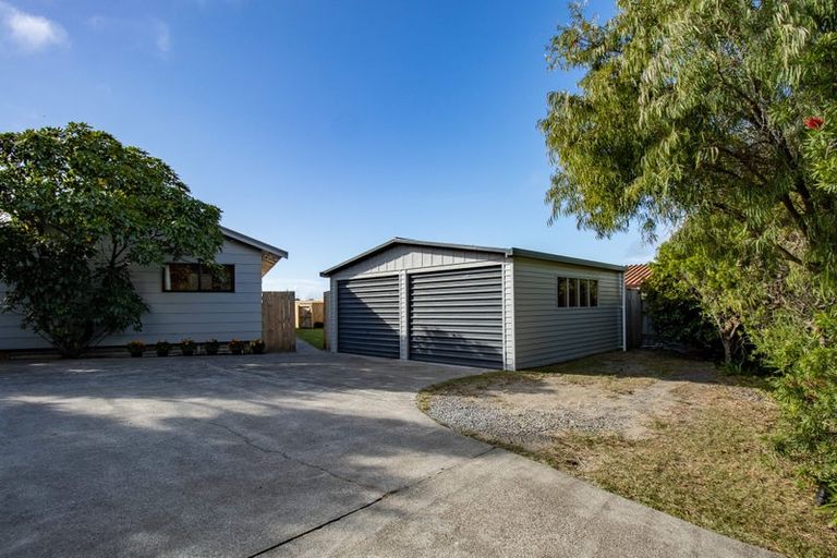 Photo of property in 65 Queens Road, Waikanae Beach, Waikanae, 5036