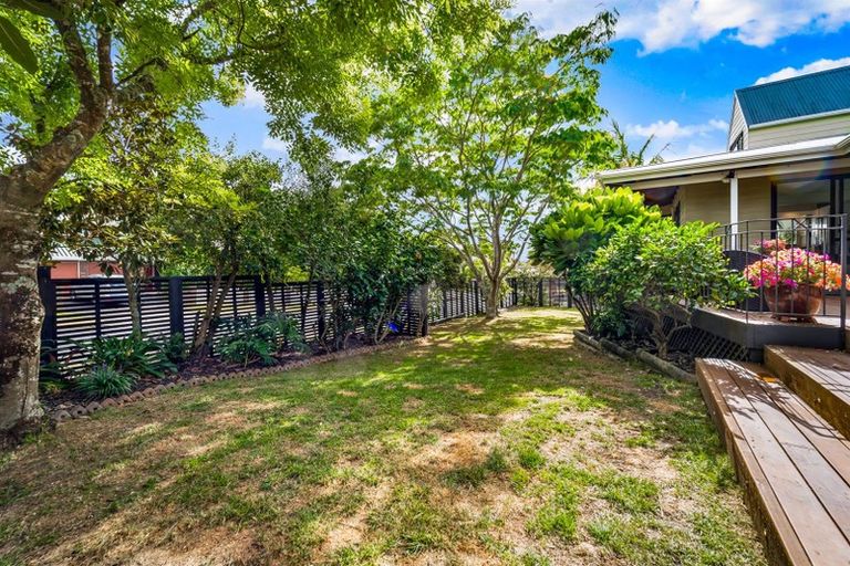 Photo of property in 10 Penguin Drive, Murrays Bay, Auckland, 0630