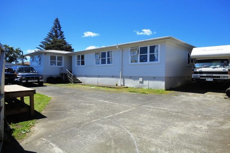 Photo of property in 25 Romney Place, Manurewa, Auckland, 2102