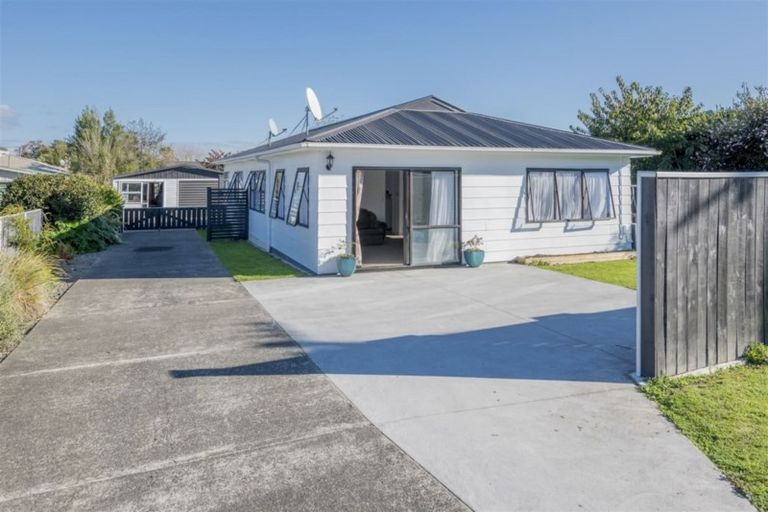 Photo of property in 21 Read Street, Levin, 5510