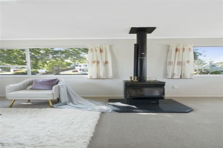 Photo of property in 13 Tamahere Drive, Glenfield, Auckland, 0629