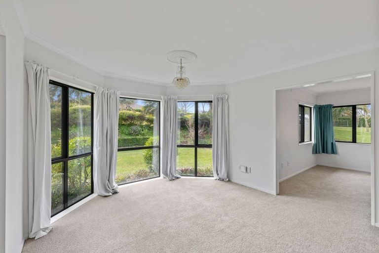 Photo of property in 10 Gleaming Place, Waiuku, 2123