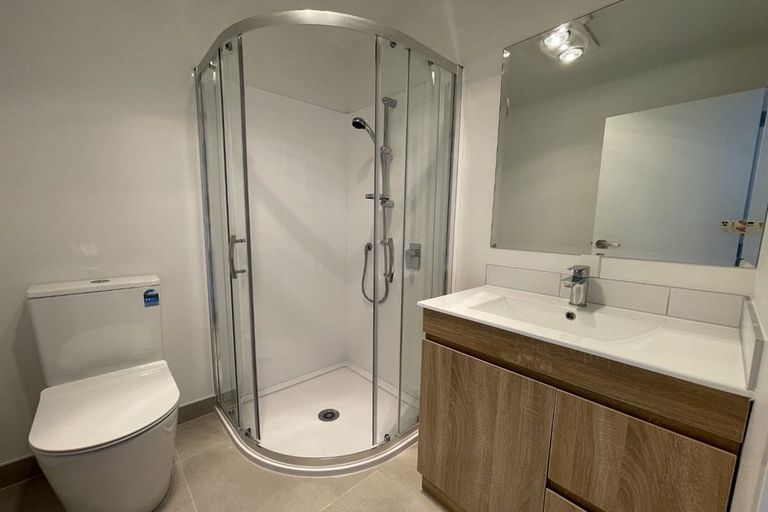 Photo of property in 8 Rauemi Way, Te Atatu South, Auckland, 0610