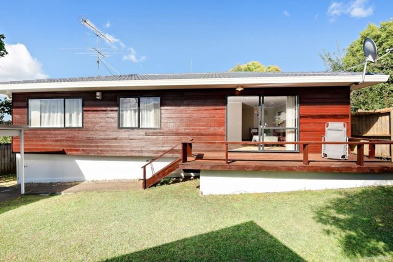 Photo of property in 2/8 Locket Road, Glenfield, Auckland, 0629