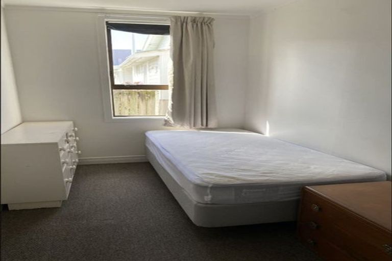 Photo of property in 35 Bay Street, Petone, Lower Hutt, 5012