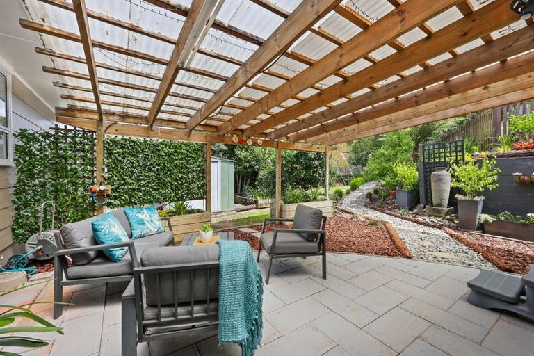 Photo of property in 16 Judkins Crescent, Cockle Bay, Auckland, 2014