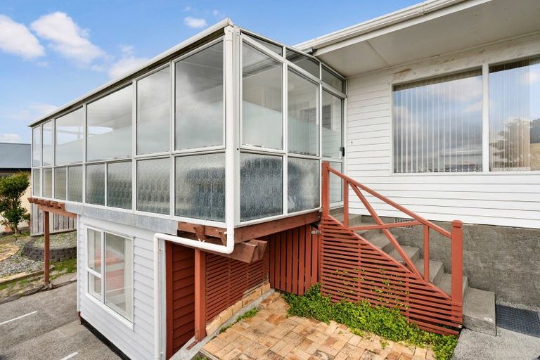 Photo of property in 30 Carluke Street, Paparangi, Wellington, 6037