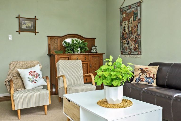 Photo of property in 17 Neeve Road, Taradale, Napier, 4112