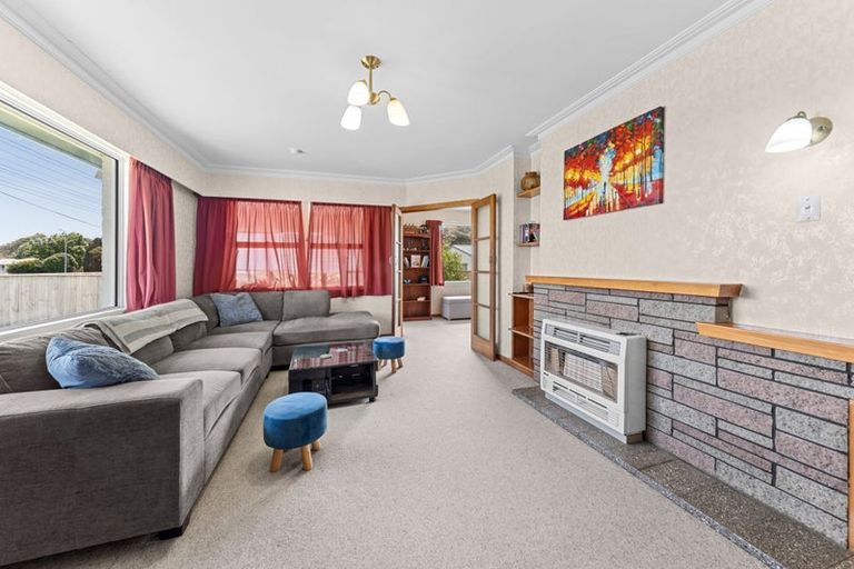 Photo of property in 13 Parris Street, Waitara, 4320
