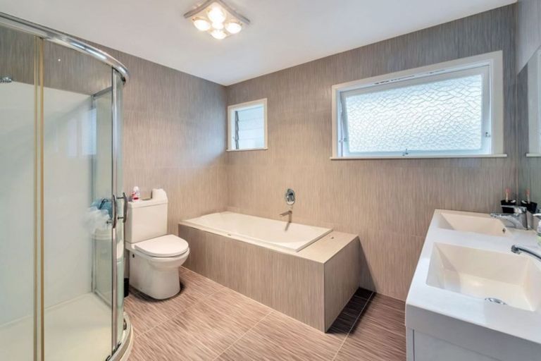 Photo of property in 12 Arahia Street, Northcote, Auckland, 0627