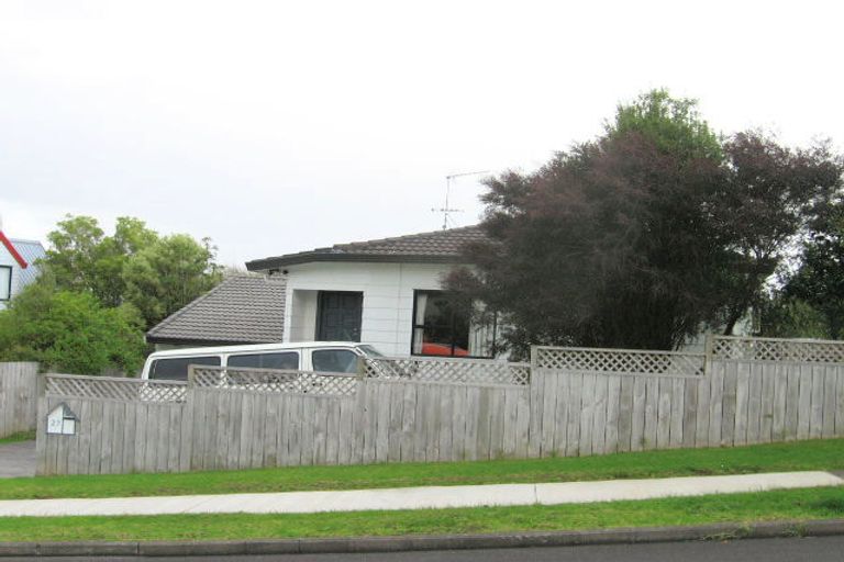 Photo of property in 27 Sandgate Avenue, Botany Downs, Auckland, 2010