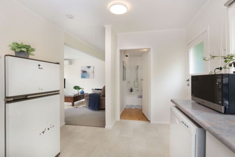 Photo of property in 34 Lyndhurst Road, Tawa, Wellington, 5028