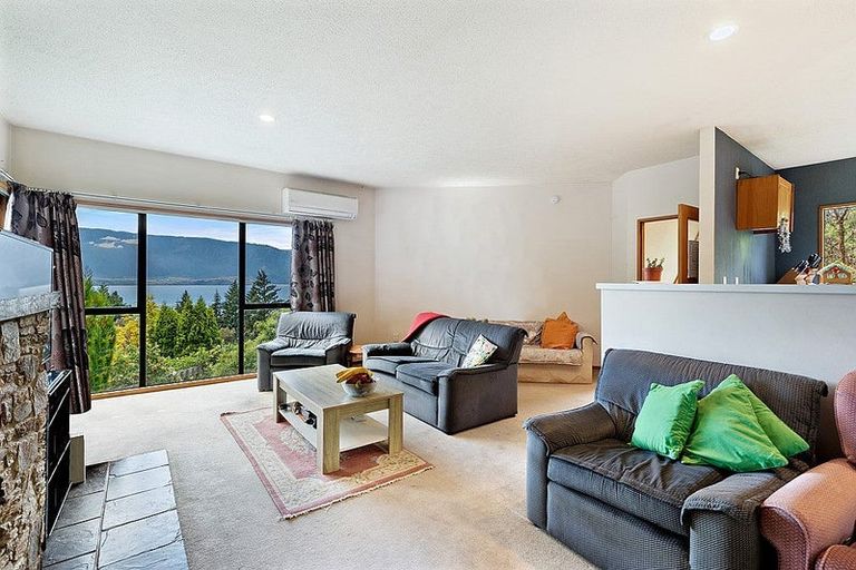 Photo of property in 6 Thorn Crescent, Fernhill, Queenstown, 9300